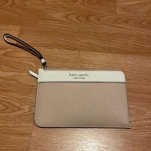 Kate Spade L-zip wristlet